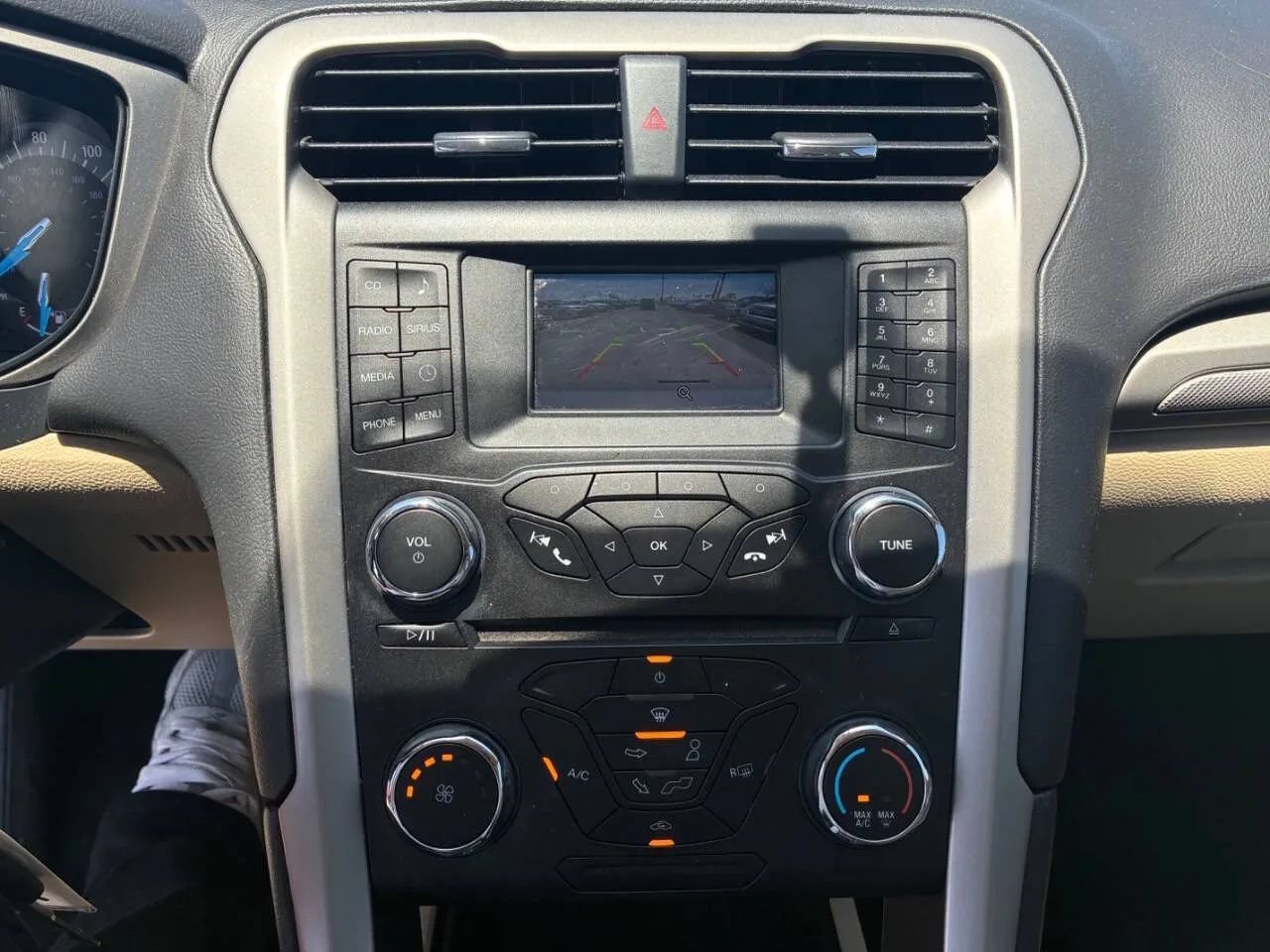 Used 2015 Ford Fusion SE FWD image 24