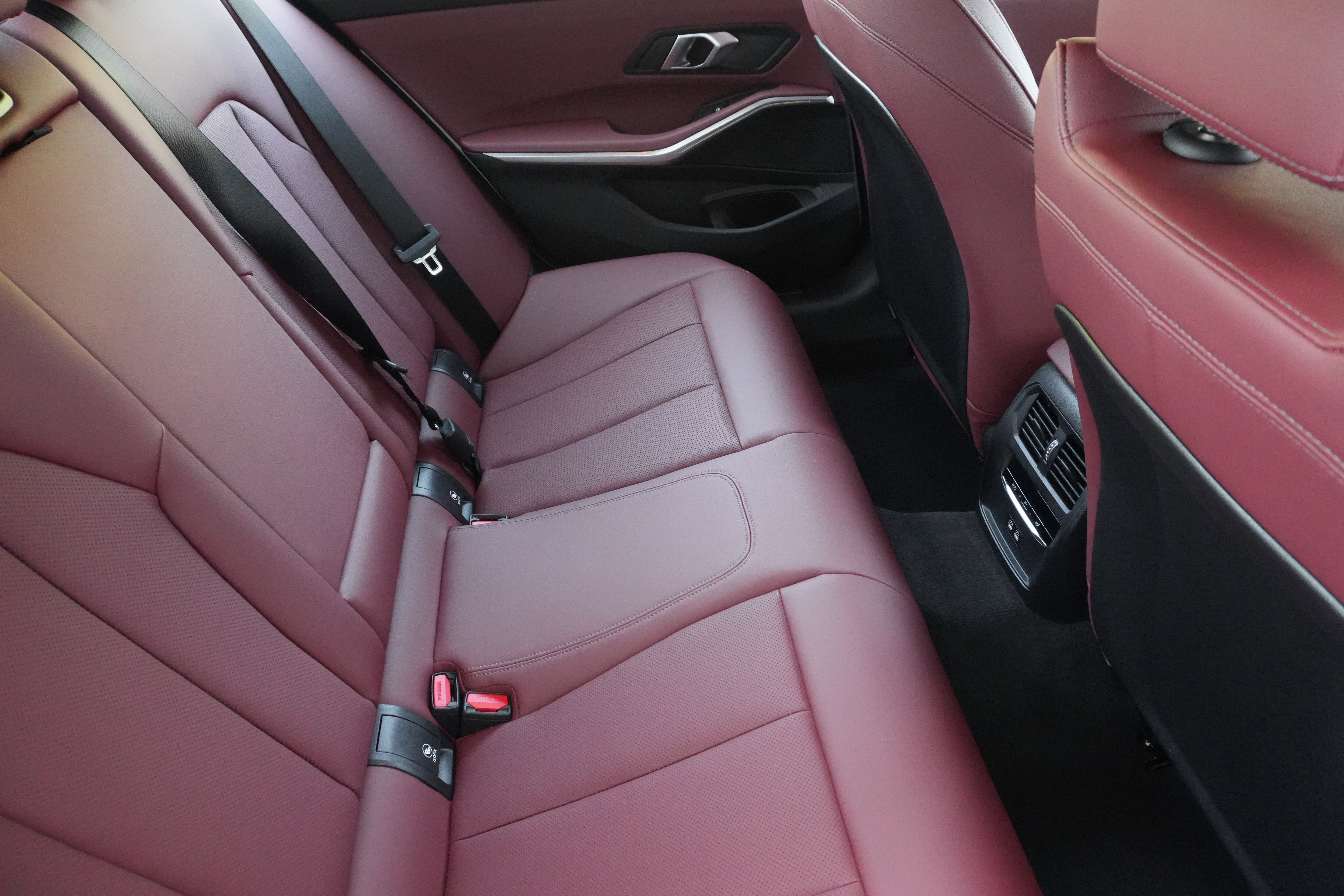 Certified 2025 BMW 330i Sedan RWD image 36