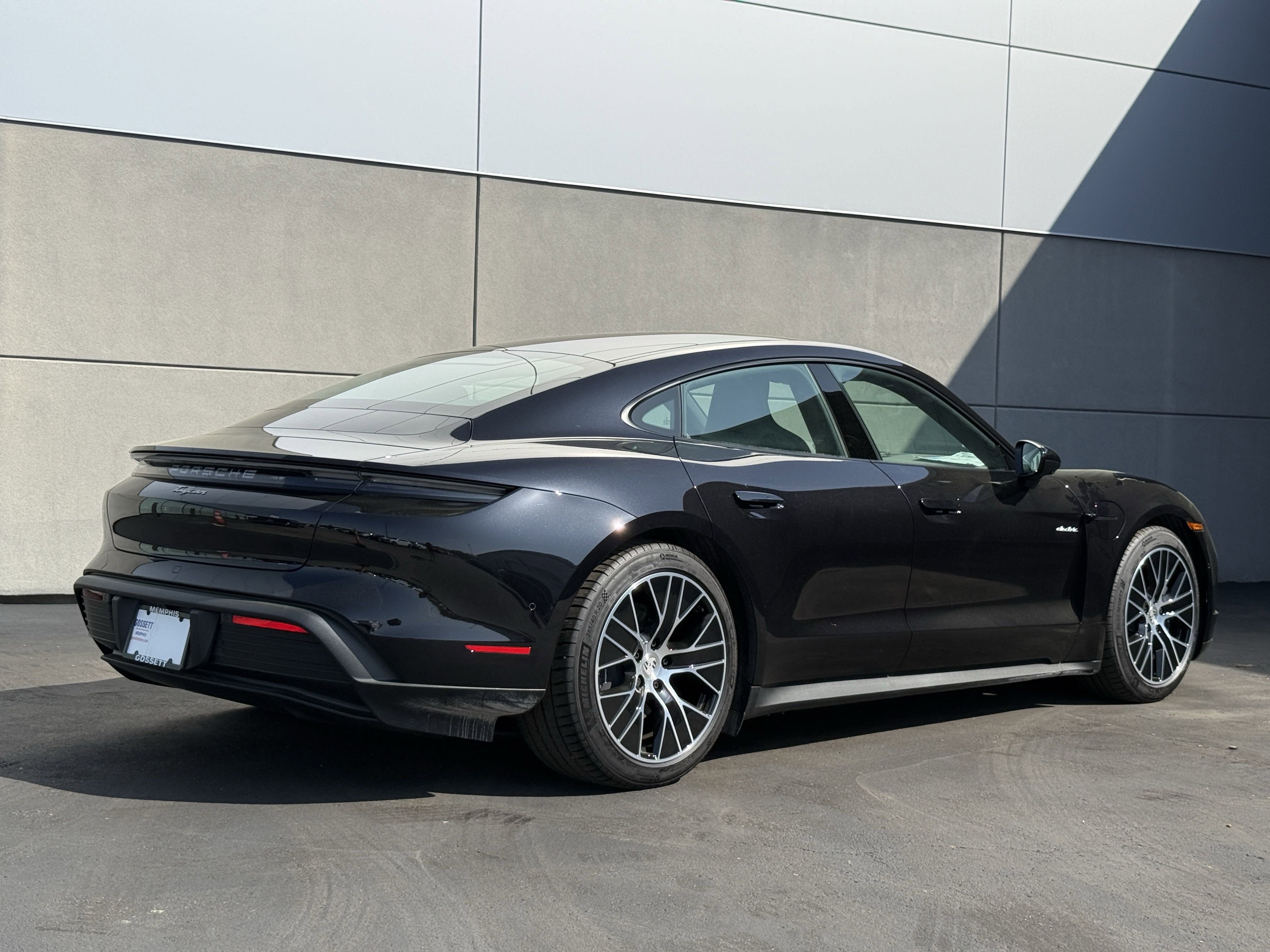 Used 2025 Porsche Taycan image 7