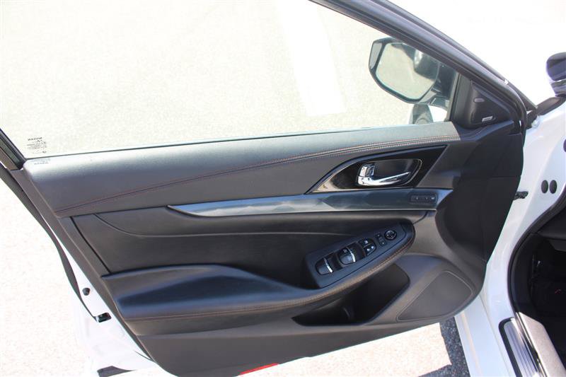 Used 2023 Nissan Maxima SR w/ Sport Mat Group FWD image 11