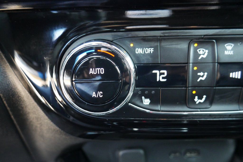 Used 2025 Chevrolet Trax RS image 19