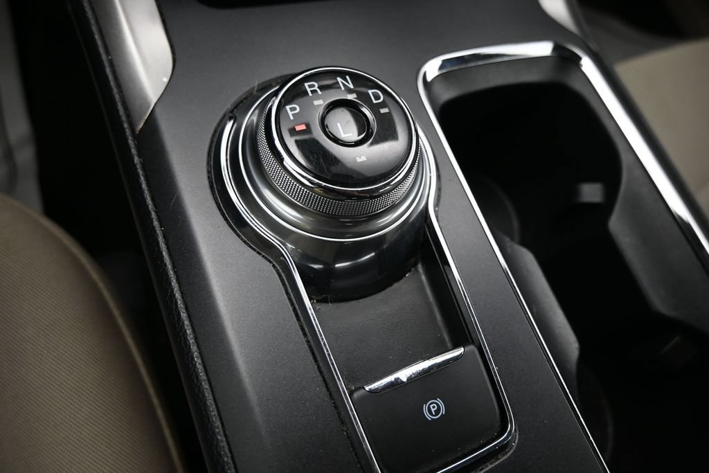 Used 2020 Ford Fusion SE FWD image 21