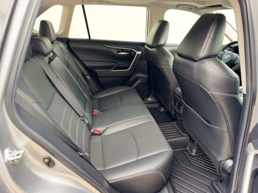 Used 2021 Toyota RAV4 XLE Premium FWD image 29