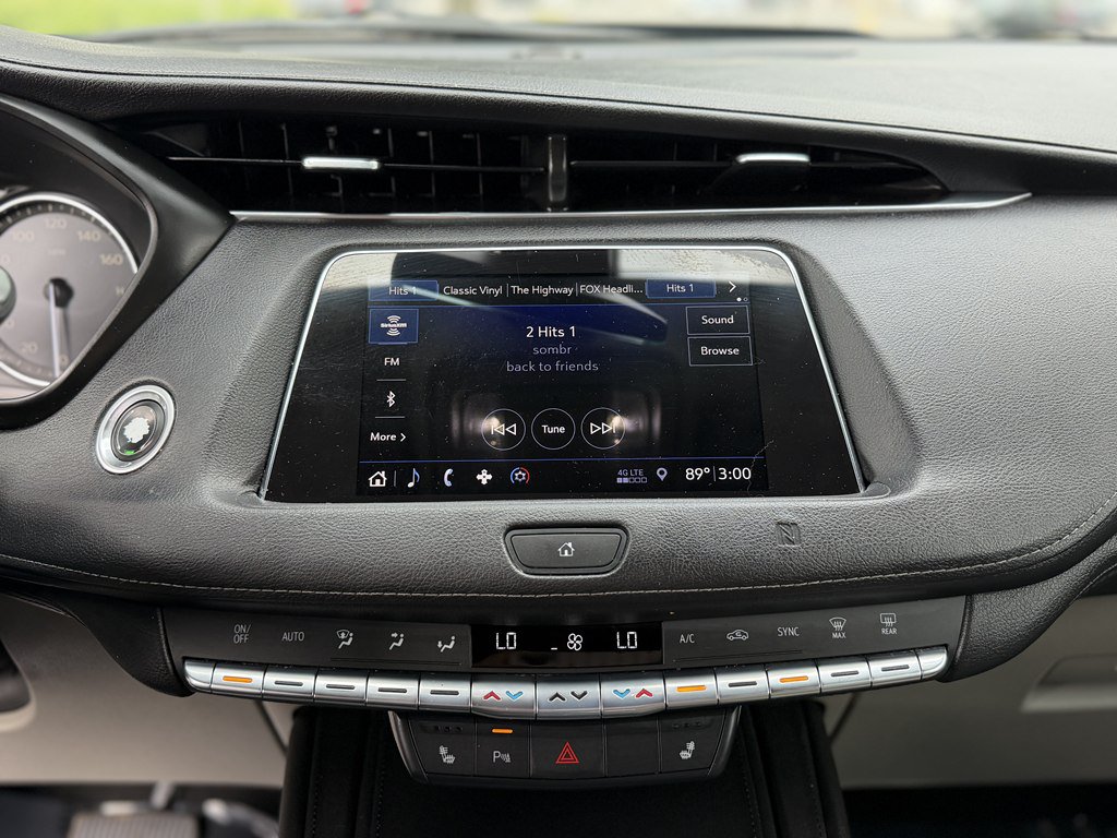 Used 2019 Cadillac XT4 Luxury w/ Cold Weather Package AWD/4WD image 15