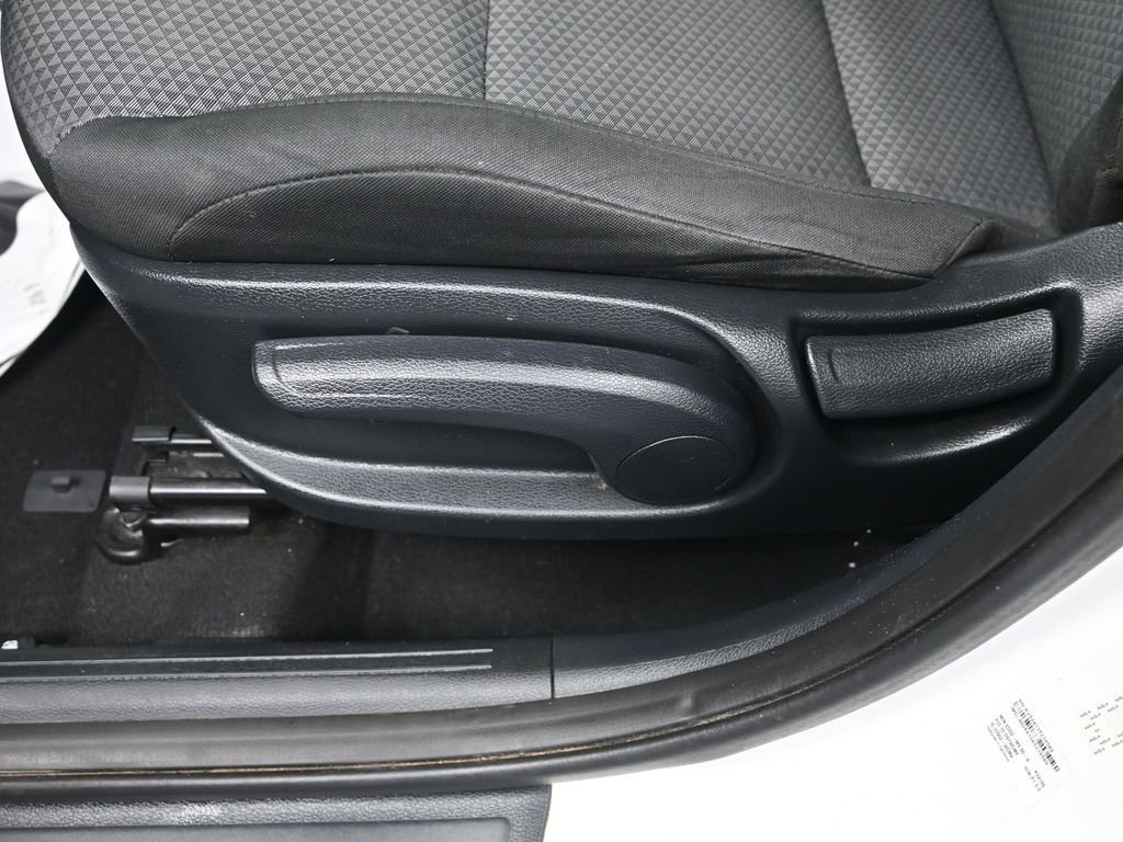 Used 2023 Kia Soul LX w/ LX Technology Package image 12