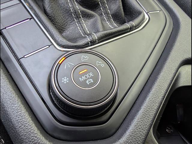 Certified 2022 Volkswagen Taos SE image 39