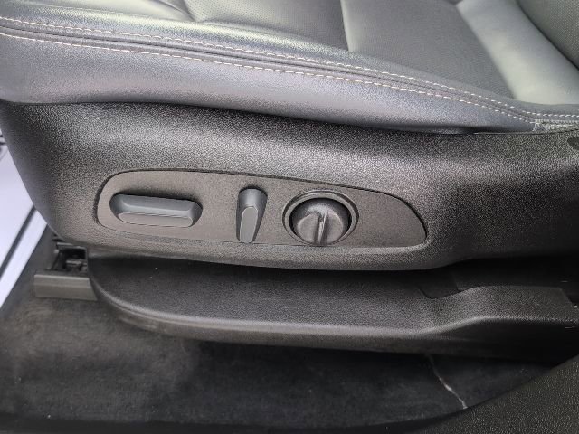 Used 2023 Buick Enclave Essence AWD/4WD image 18