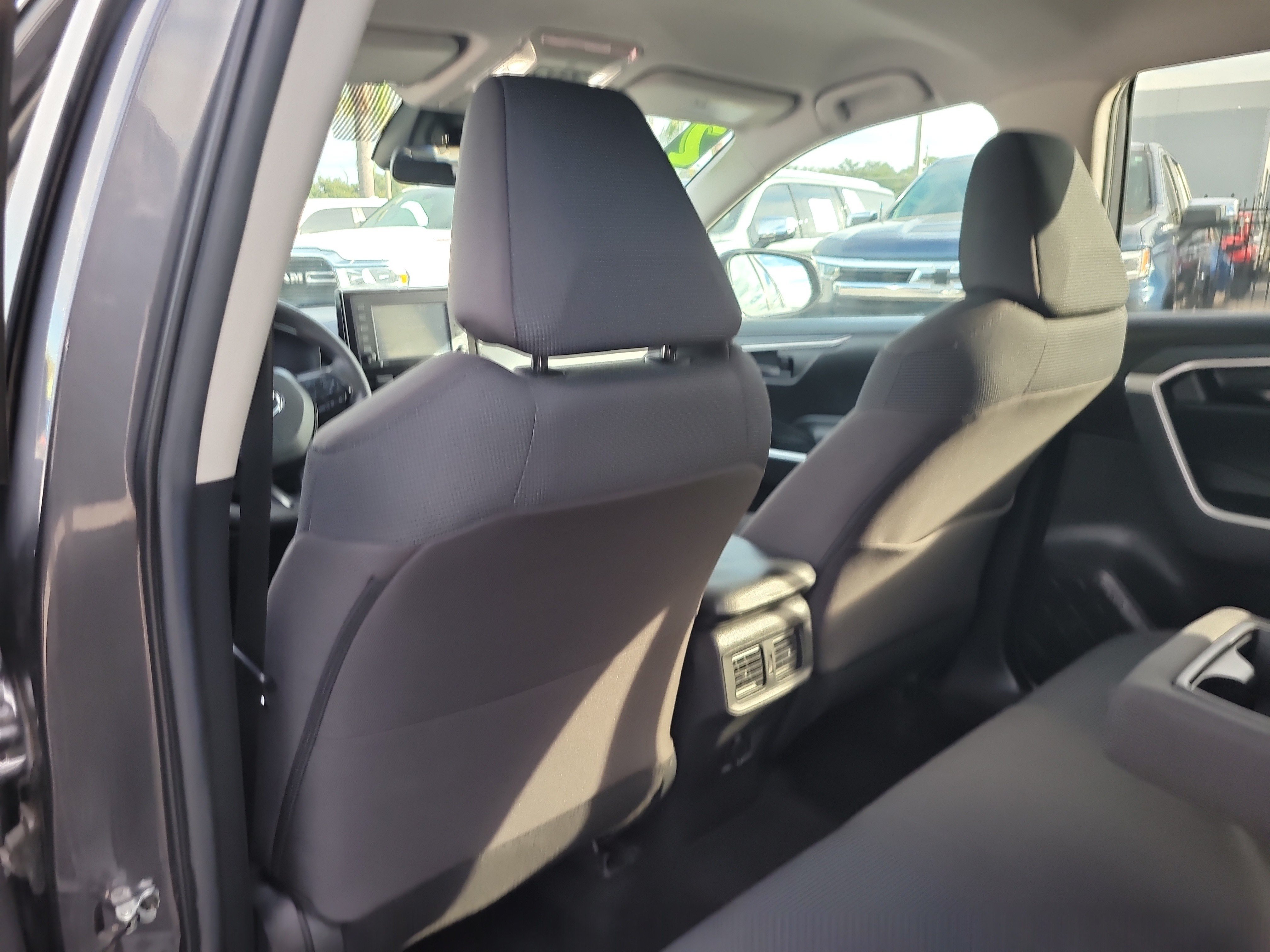 Used 2022 Toyota RAV4 LE FWD image 12