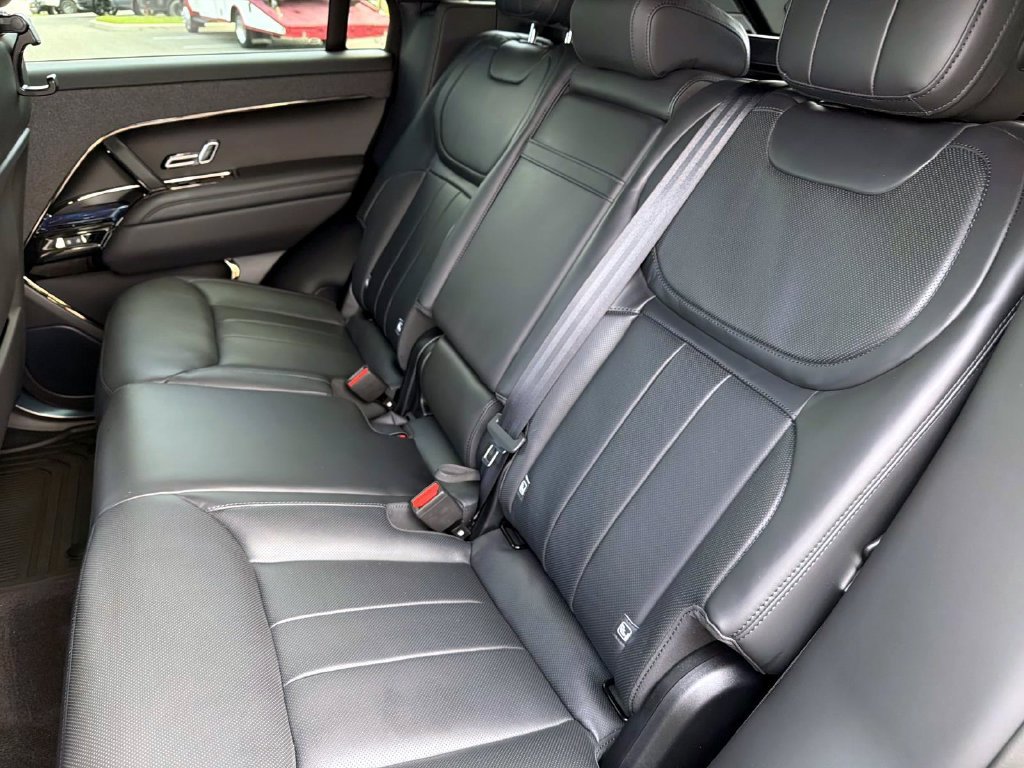 Used 2026 Land Rover Range Rover Sport SE AWD/4WD image 11