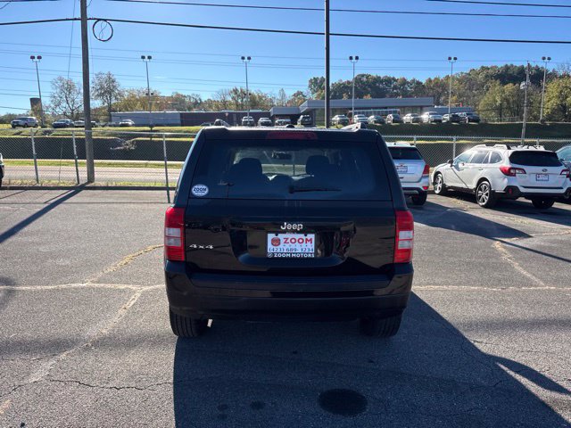 Used 2016 Jeep Patriot Latitude AWD/4WD image 7