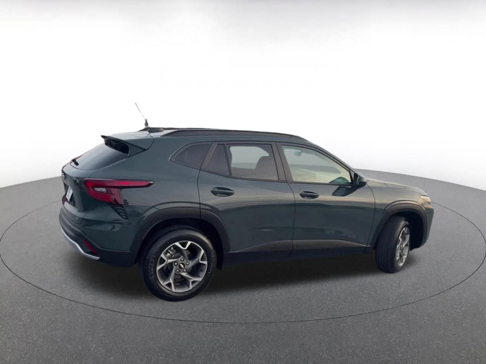 Used 2025 Chevrolet Trax LT image 15