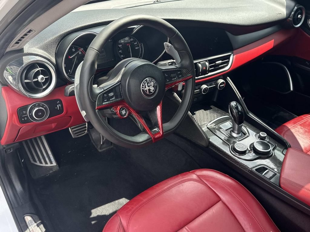 Used 2019 Alfa Romeo Giulia AWD w/ Quick Order Package 22J Sport image 2