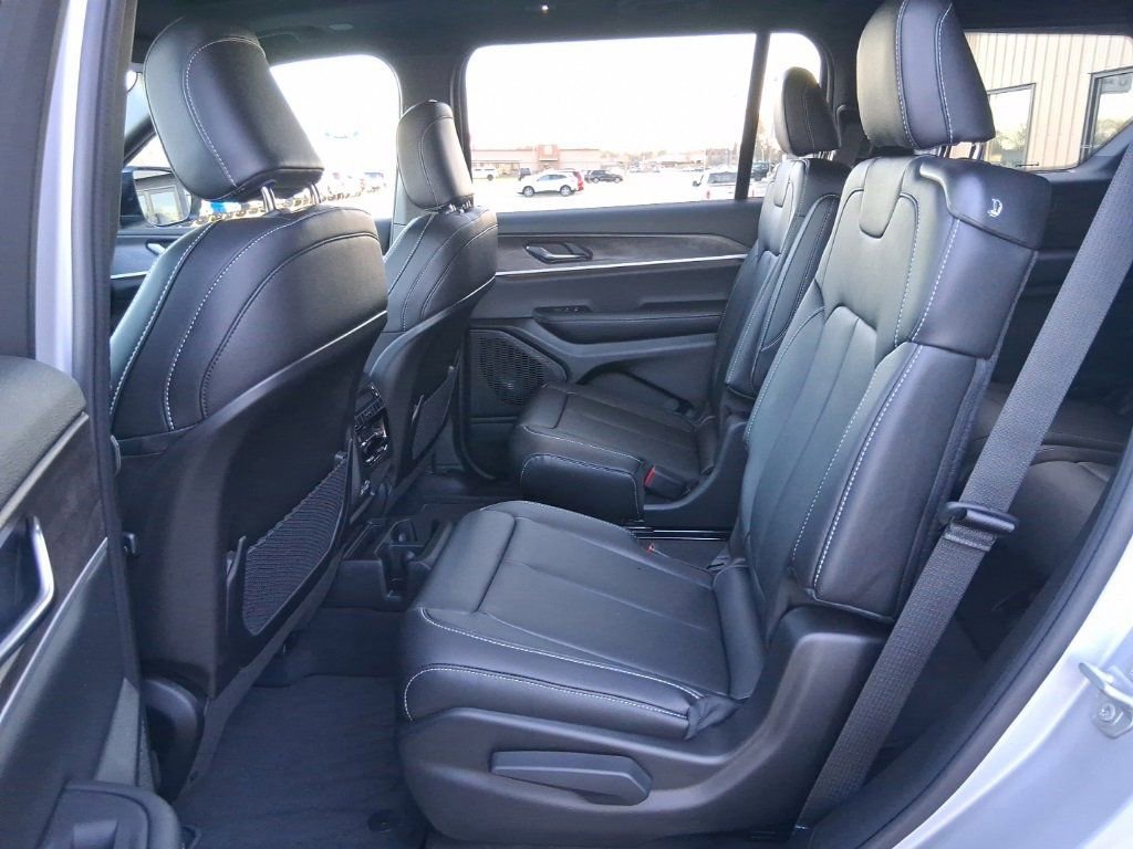 New 2025 Jeep Grand Cherokee L Limited w/ Trailer Tow Package image 8