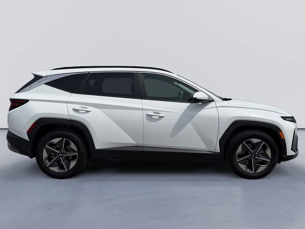 Used 2025 Hyundai Tucson SEL FWD image 2