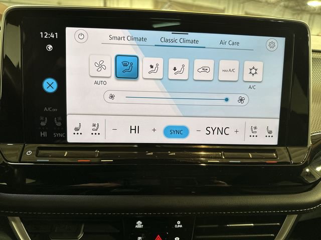 Used 2024 Volkswagen Atlas Cross Sport SEL R-Line image 19