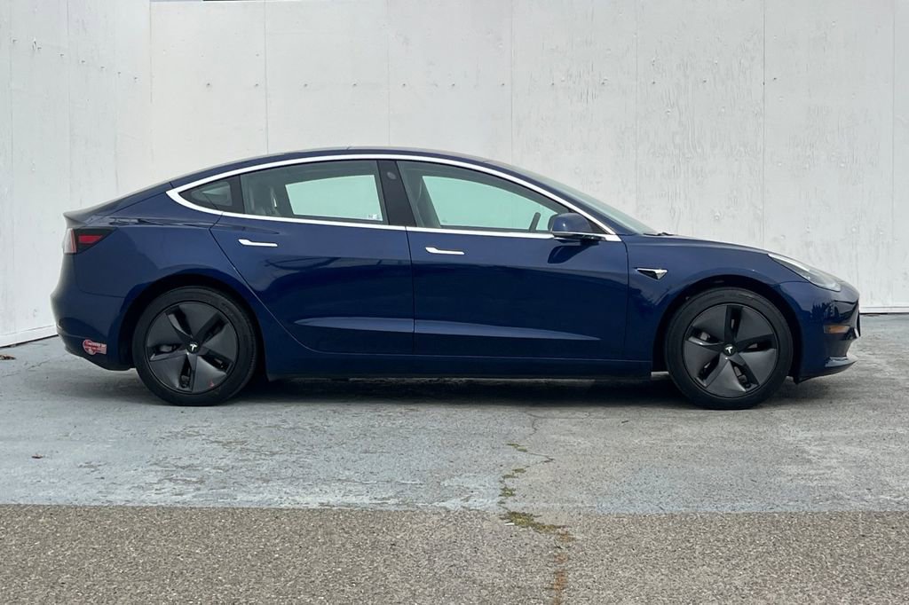 Used 2018 Tesla Model 3 Long Range RWD image 2