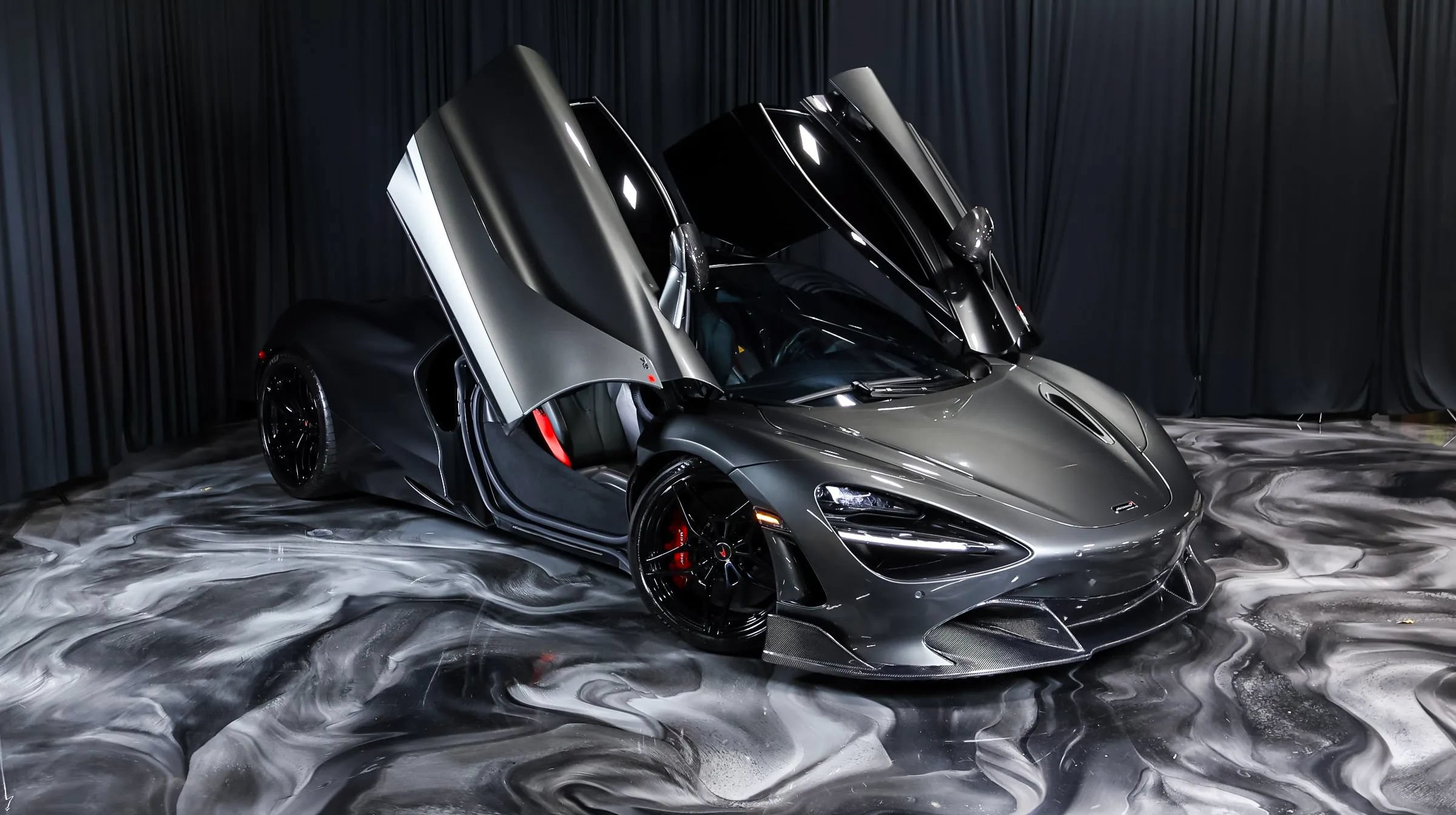 Used 2018 McLaren 720S Luxury RWD image 8