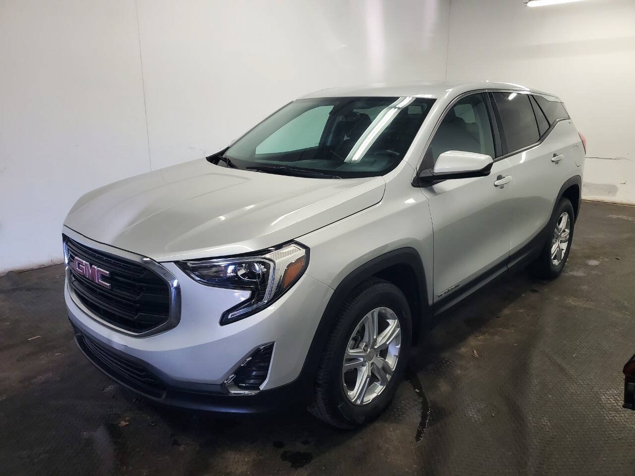 Used 2019 GMC Terrain SLE FWD image 1