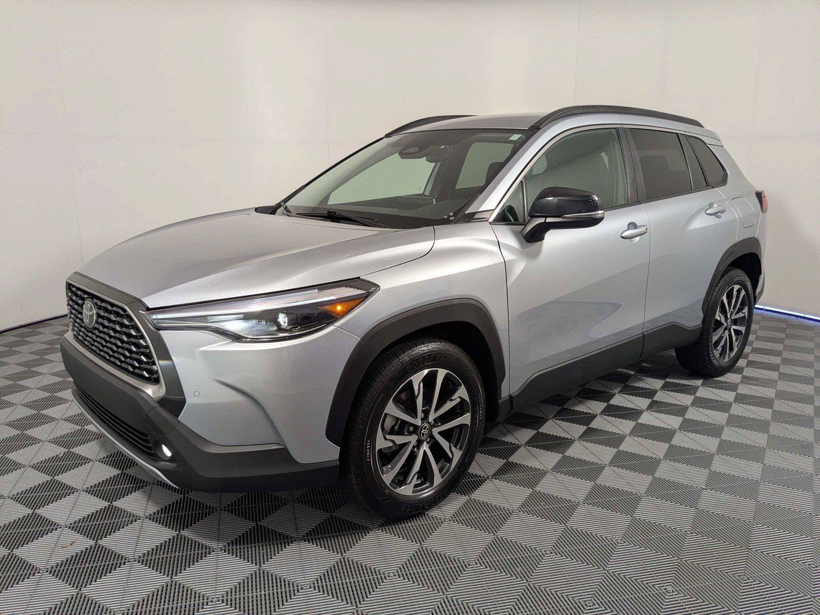 Certified 2025 Toyota Corolla Cross XLE FWD image 2