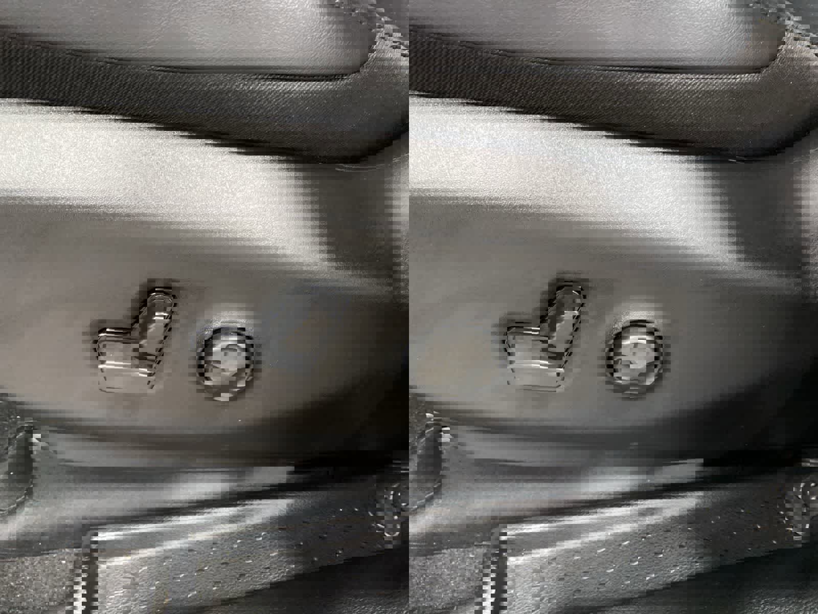 Used 2026 Chrysler Pacifica Select image 16