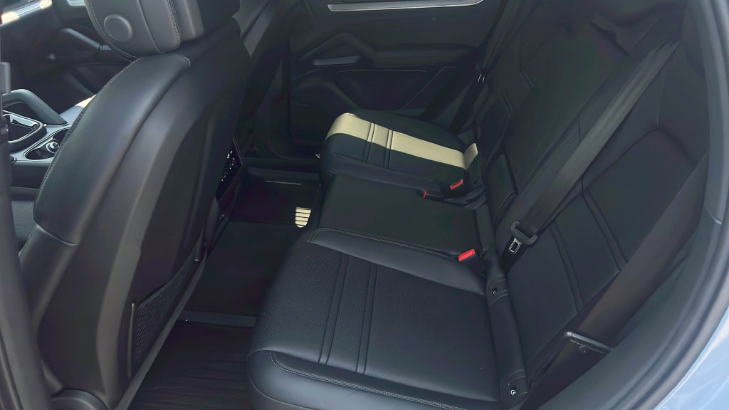 New 2026 Porsche Cayenne E-Hybrid Coupe AWD/4WD image 16