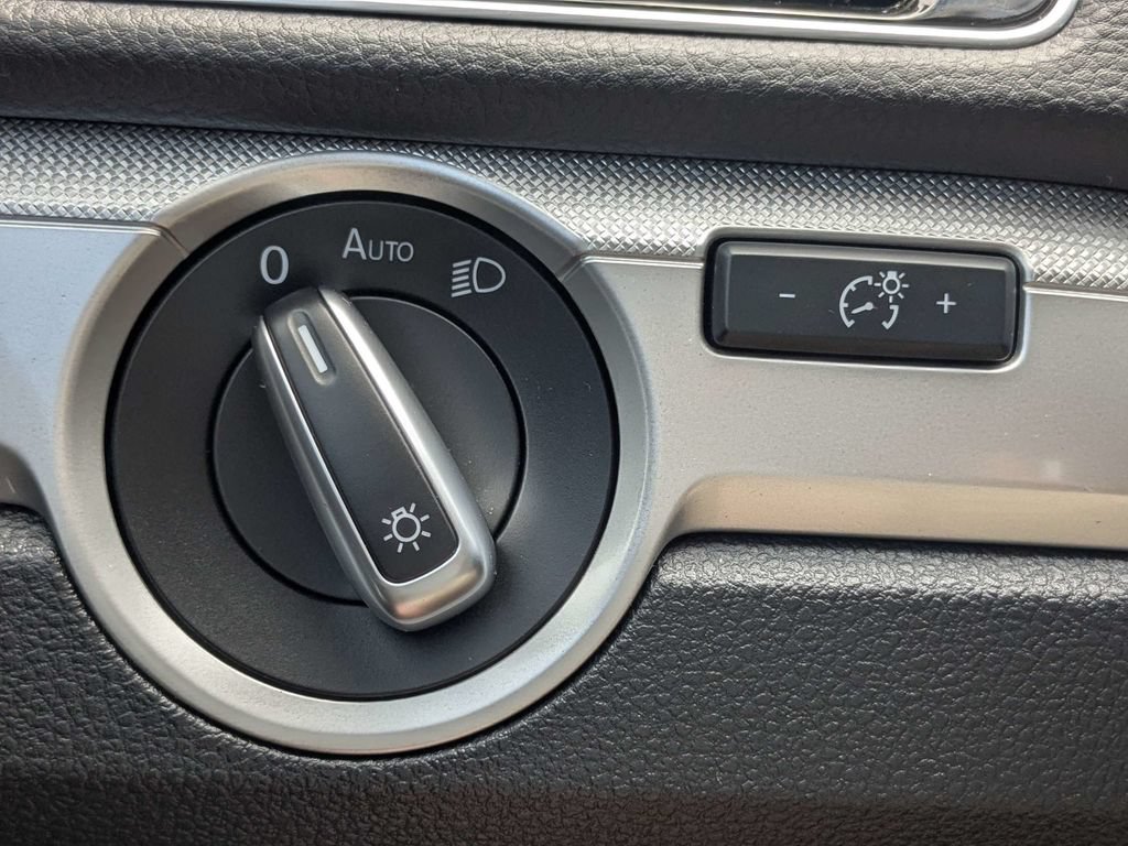 Used 2019 Volkswagen Passat 2.0T Wolfsburg FWD image 25