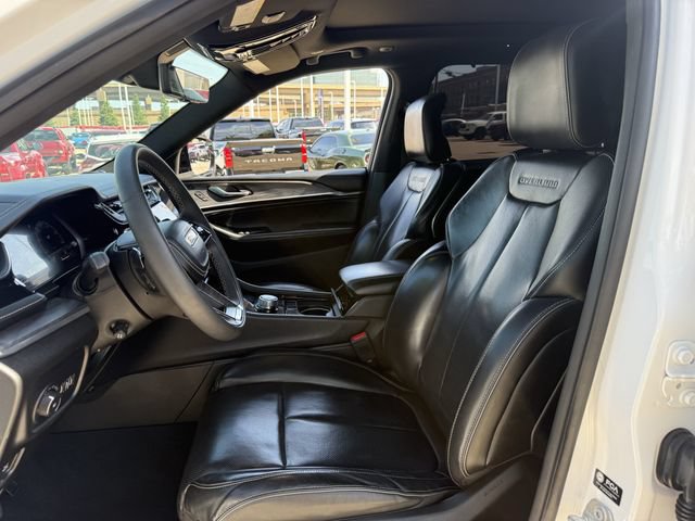 Used 2023 Jeep Grand Cherokee Overland w/ Luxury Tech Group IV RWD image 26
