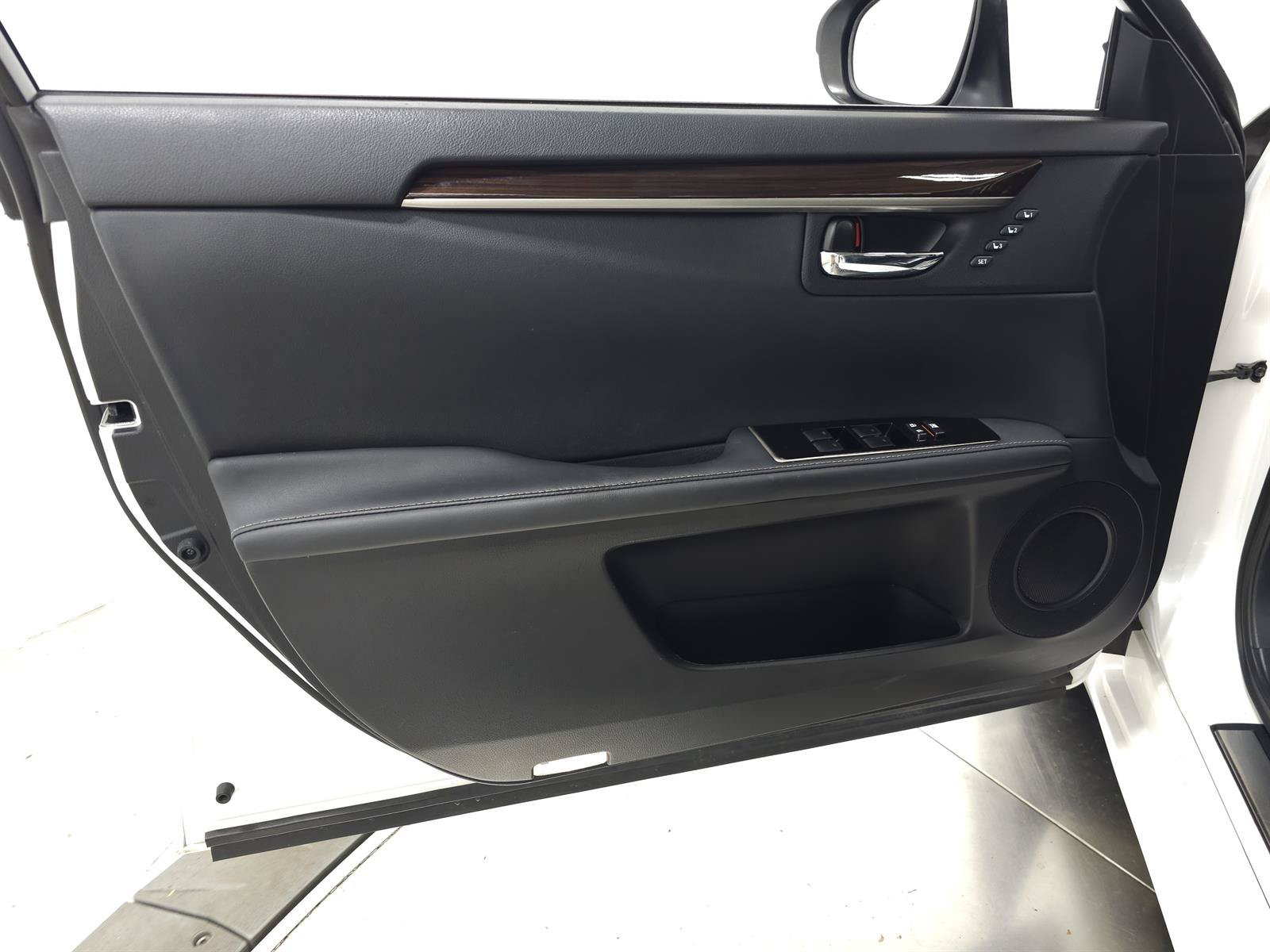 Used 2017 Lexus ES 350 w/ Luxury Package FWD image 12