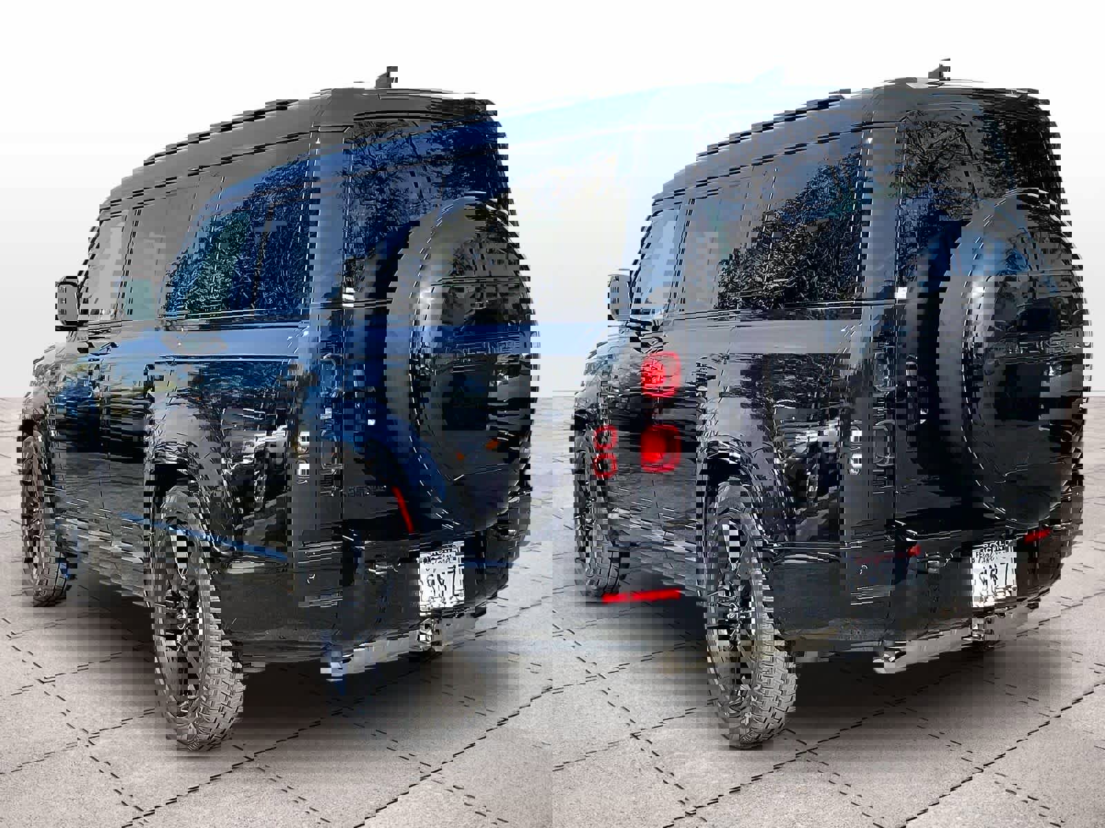 Used 2025 Land Rover Defender 130 X-Dynamic SE image 13