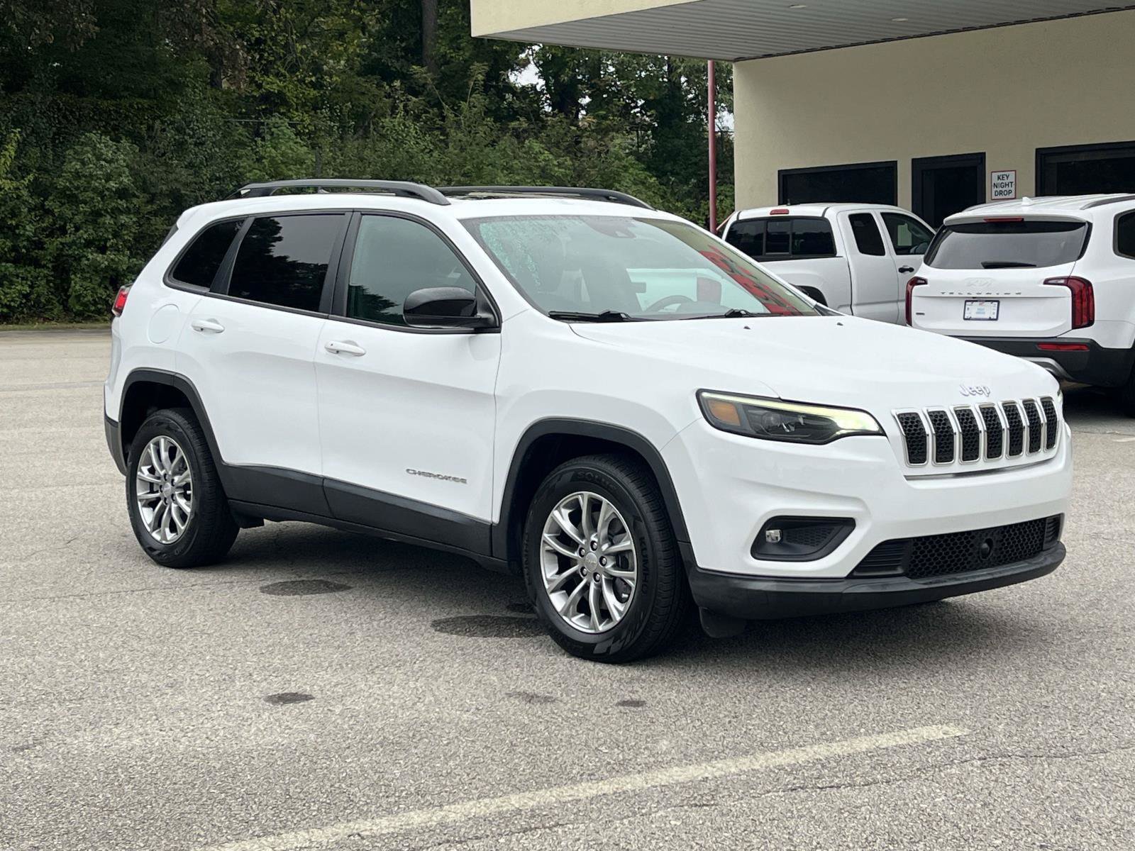 Used 2022 Jeep Cherokee Latitude Lux w/ Sun & Sound Group