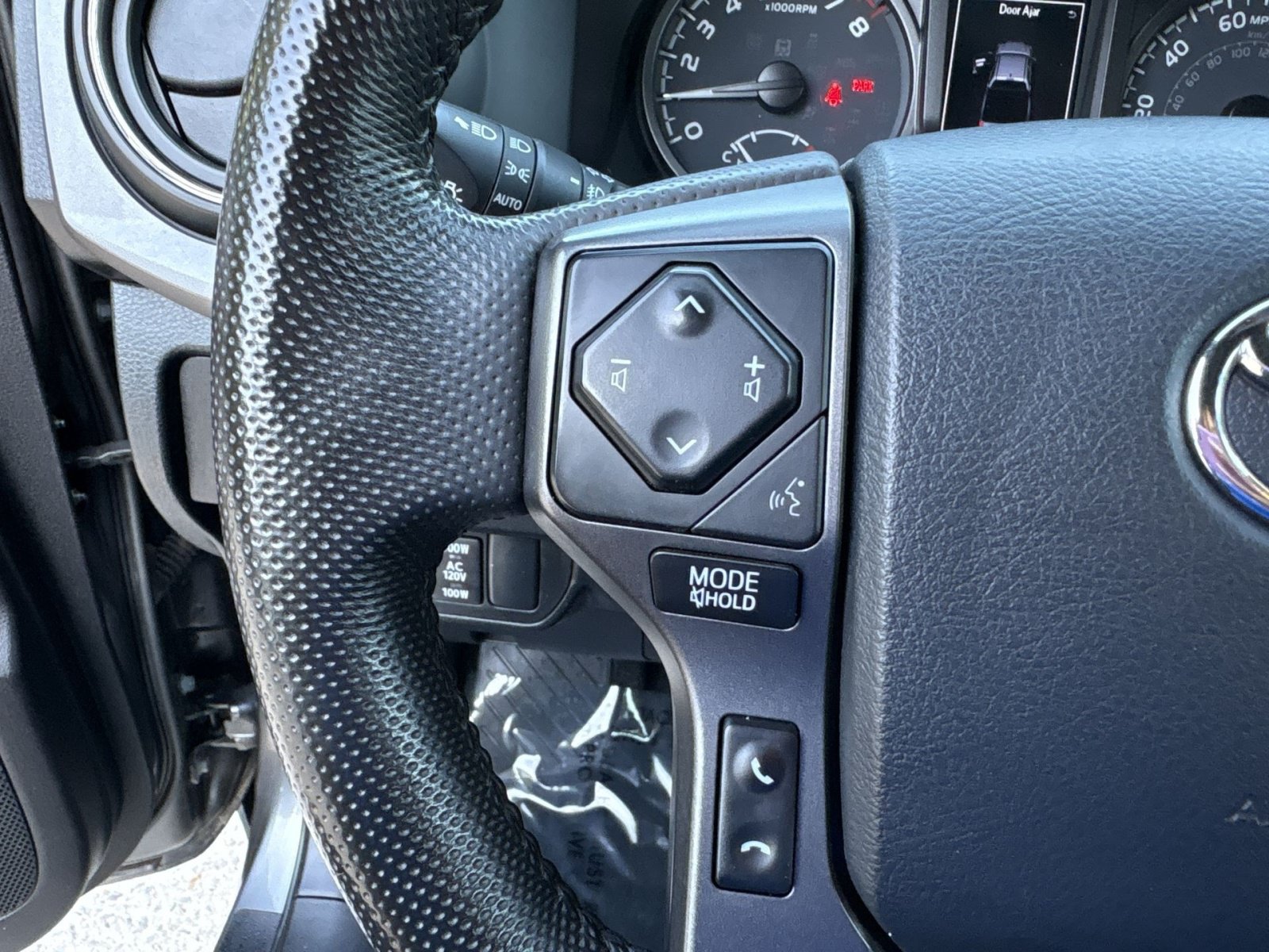 Used 2023 Toyota Tacoma TRD Off-Road w/ Technology Package AWD/4WD image 23