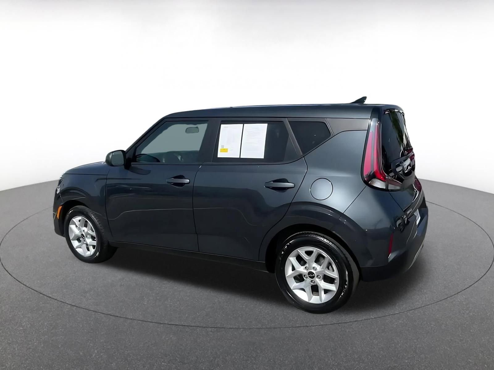 Used 2025 Kia Soul LX w/ LX Technology Package FWD image 10