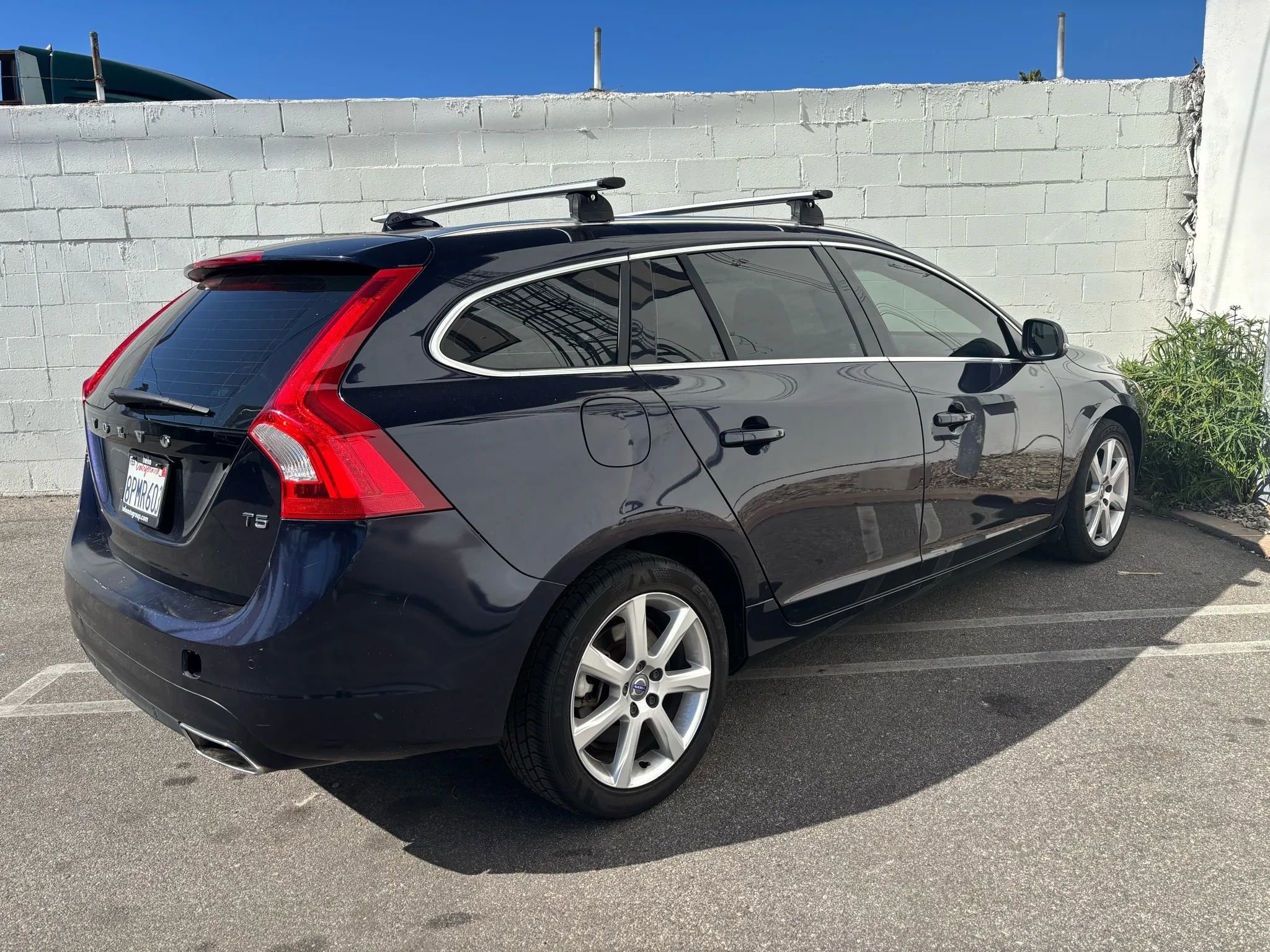 Used 2017 Volvo V60 T5 Premier w/ Convenience Package image 7