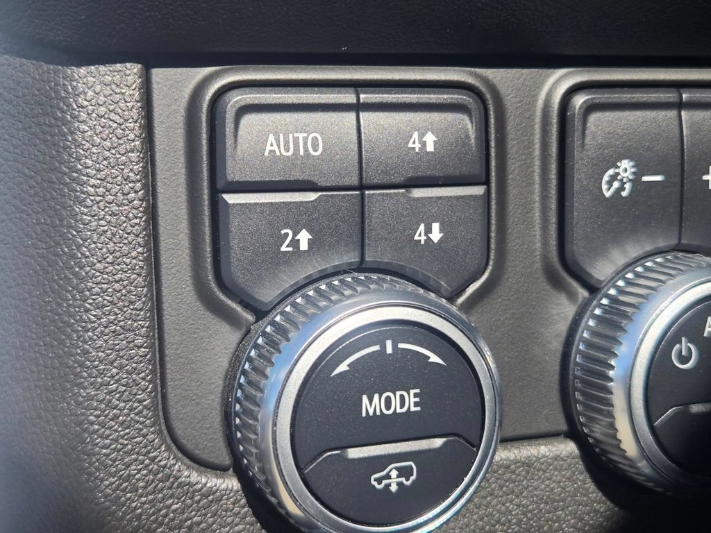 Used 2021 GMC Yukon AT4 w/ AT4 Premium Plus Package AWD/4WD image 19