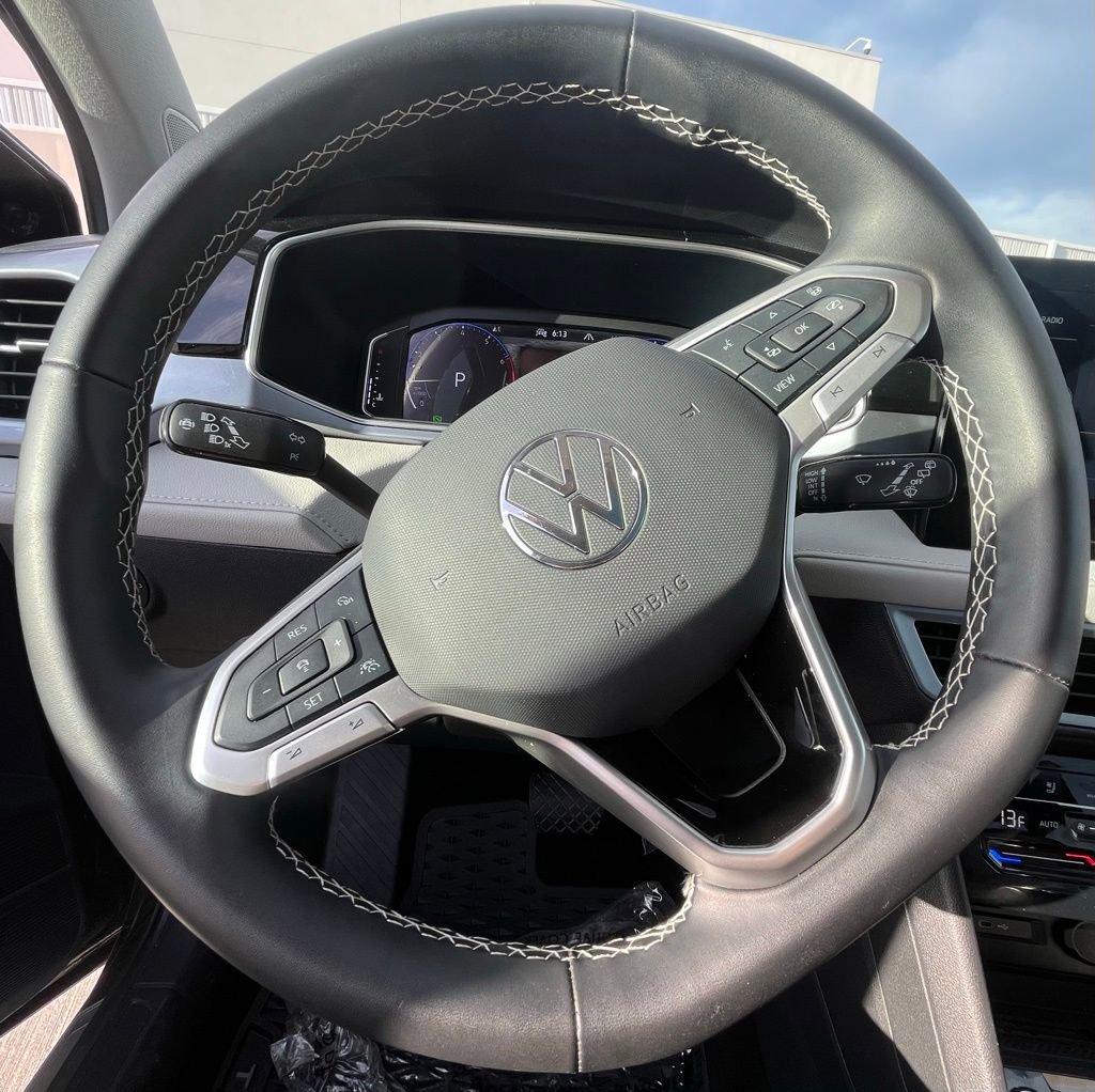 Certified 2025 Volkswagen Taos SEL AWD/4WD image 8