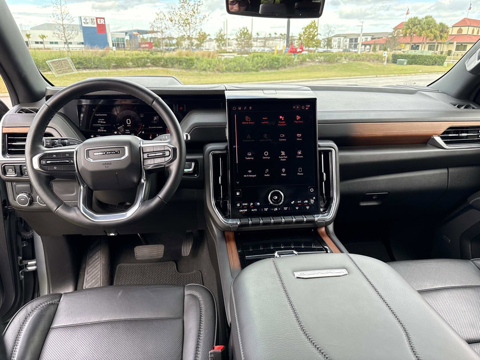 Used 2025 GMC Yukon XL Denali image 17