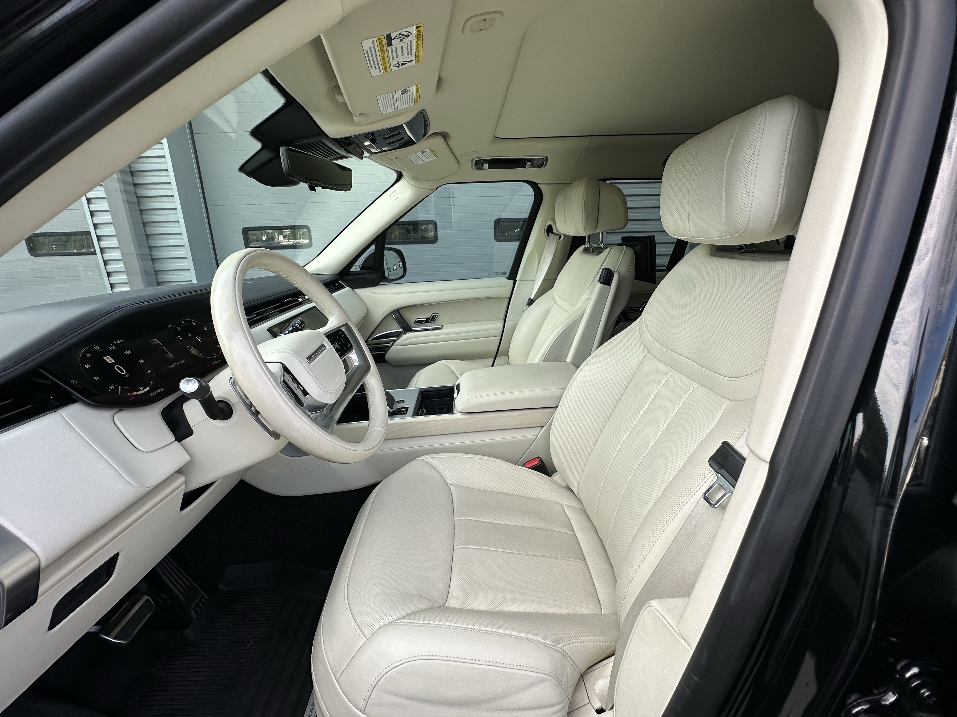 Certified 2024 Land Rover Range Rover Autobiography AWD/4WD image 17