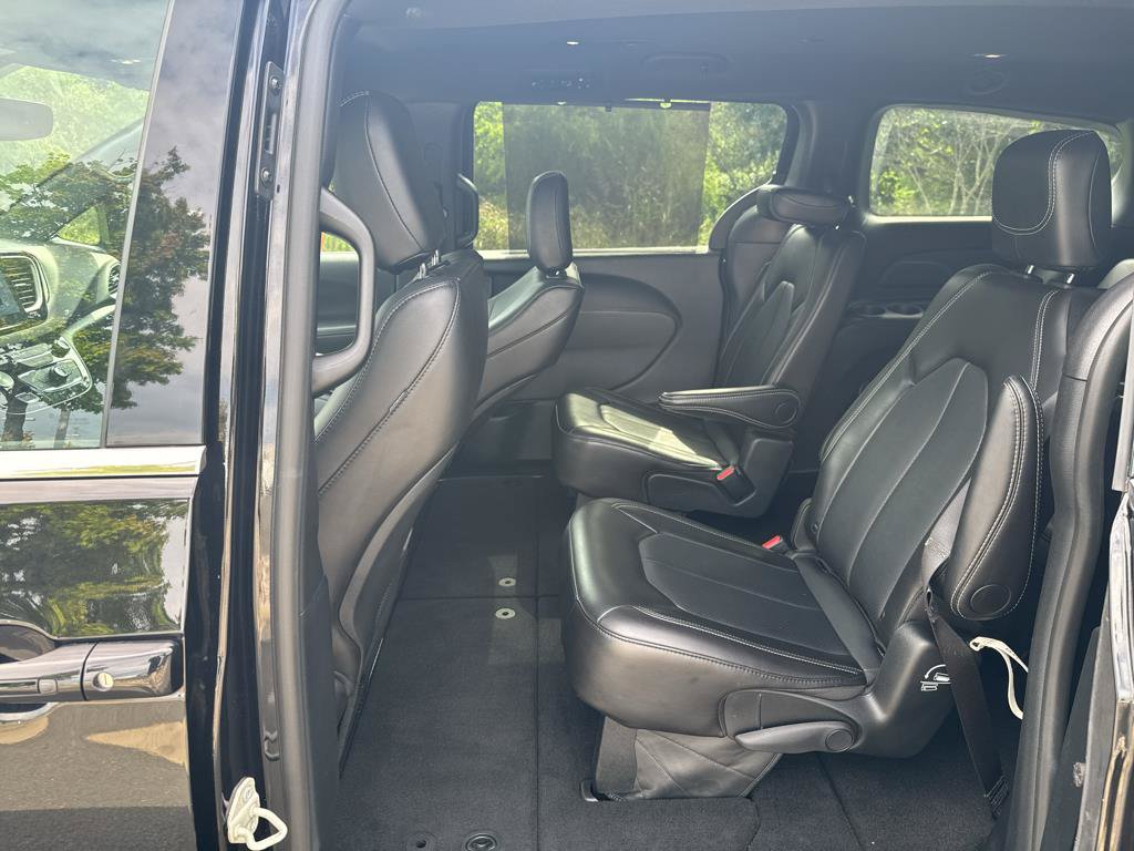 Used 2025 Chrysler Pacifica Select FWD image 25