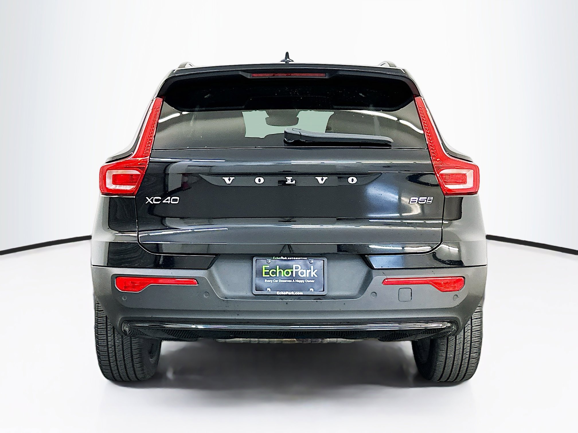 Used 2025 Volvo XC40 B5 Plus image 7