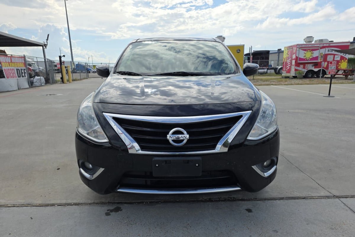Used 2015 Nissan Versa w/ SL Tech Package FWD image 33