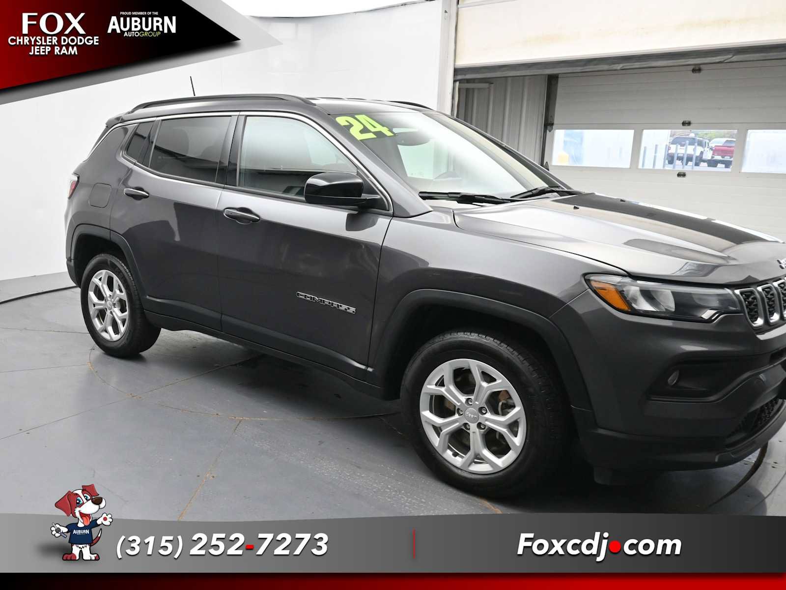 Used 2024 Jeep Compass Latitude w/ Convenience Group AWD/4WD image 2