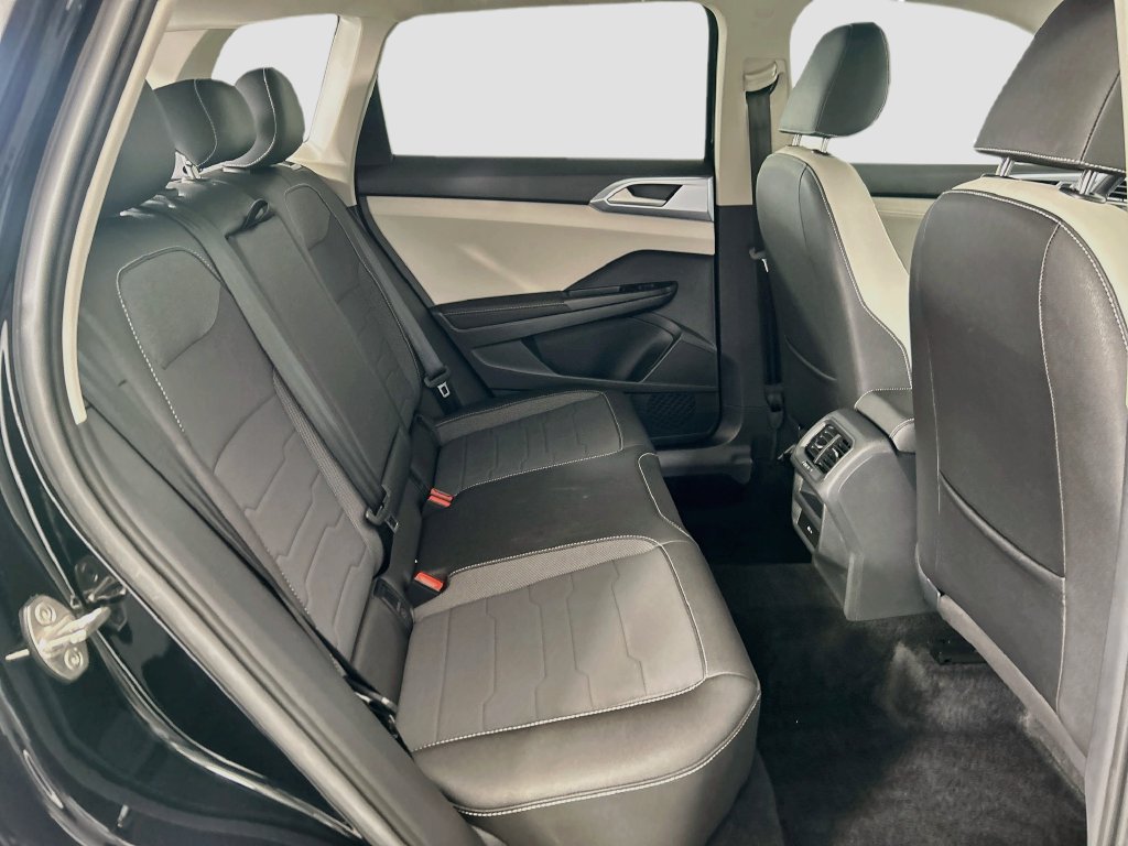 Used 2025 Volkswagen Taos SE w/ Black Wheel Package FWD image 20