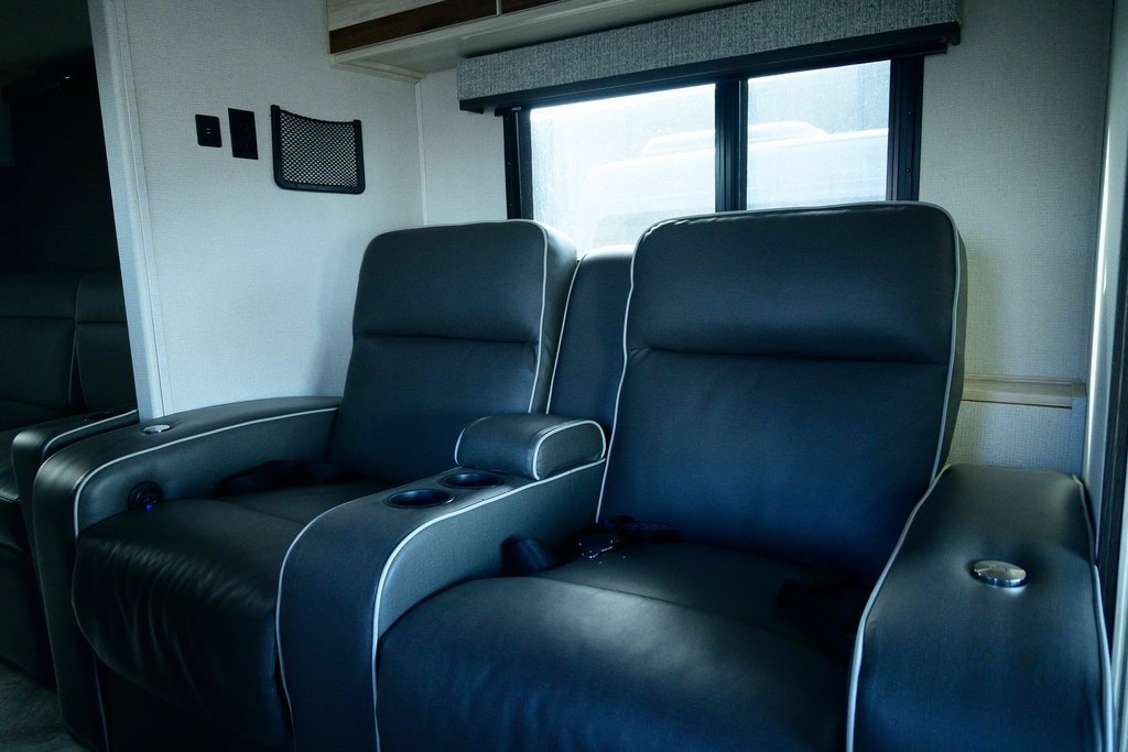 Used 2020 Mercedes-Benz Sprinter 3500 image 21