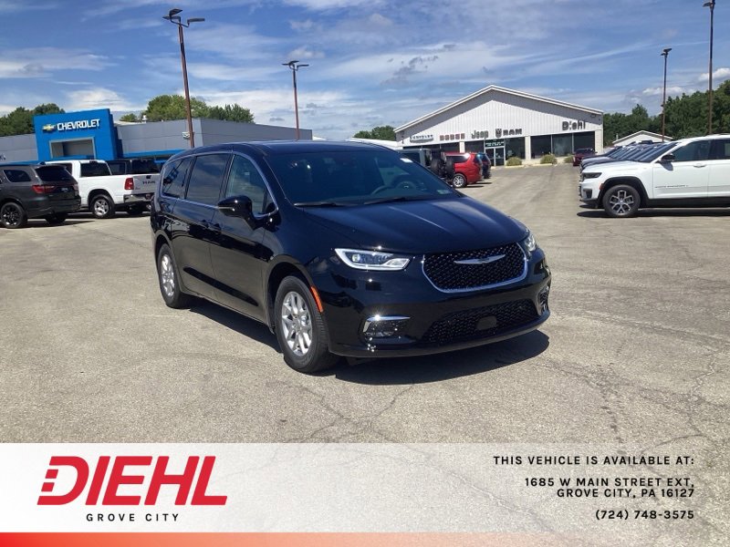 New 2026 Chrysler Pacifica Select