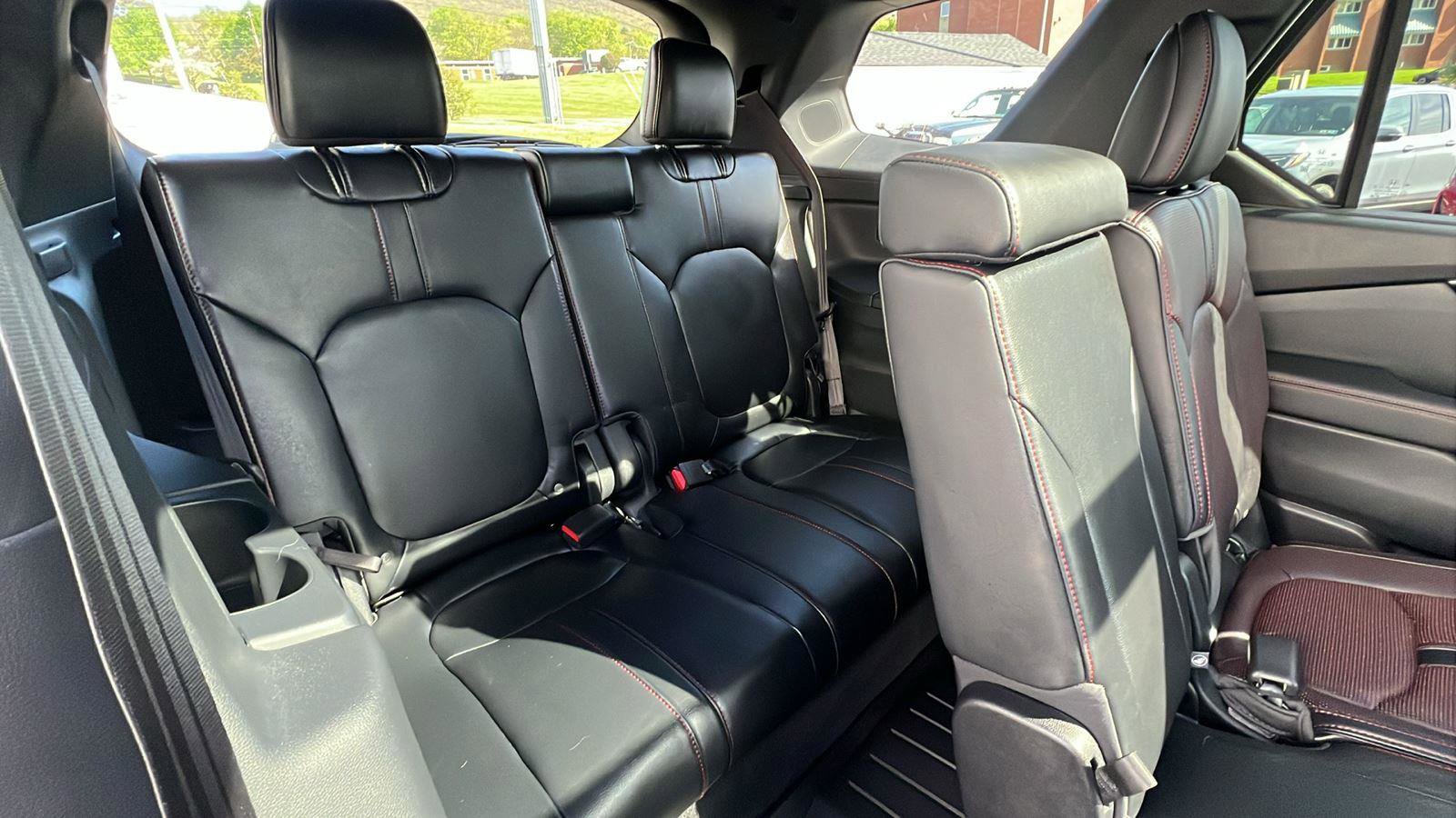 Certified 2025 Honda Pilot Black Edition image 16