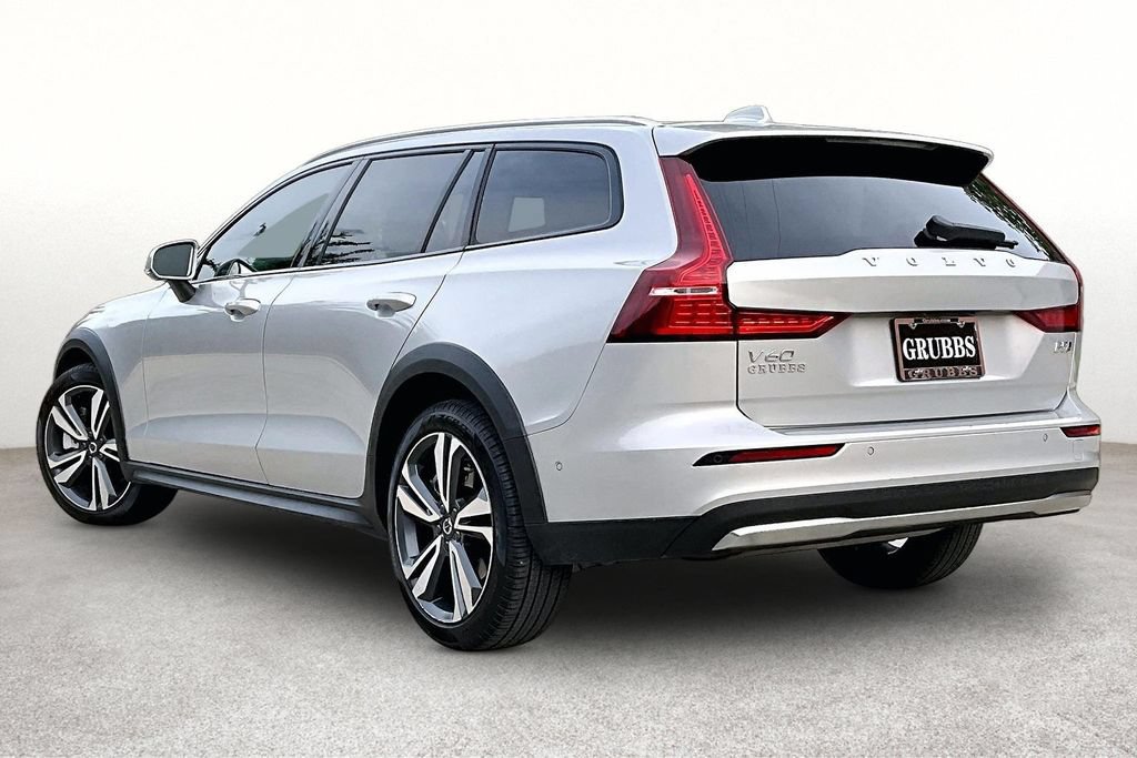 Certified 2025 Volvo V60 B5 Cross Country Plus AWD/4WD image 16