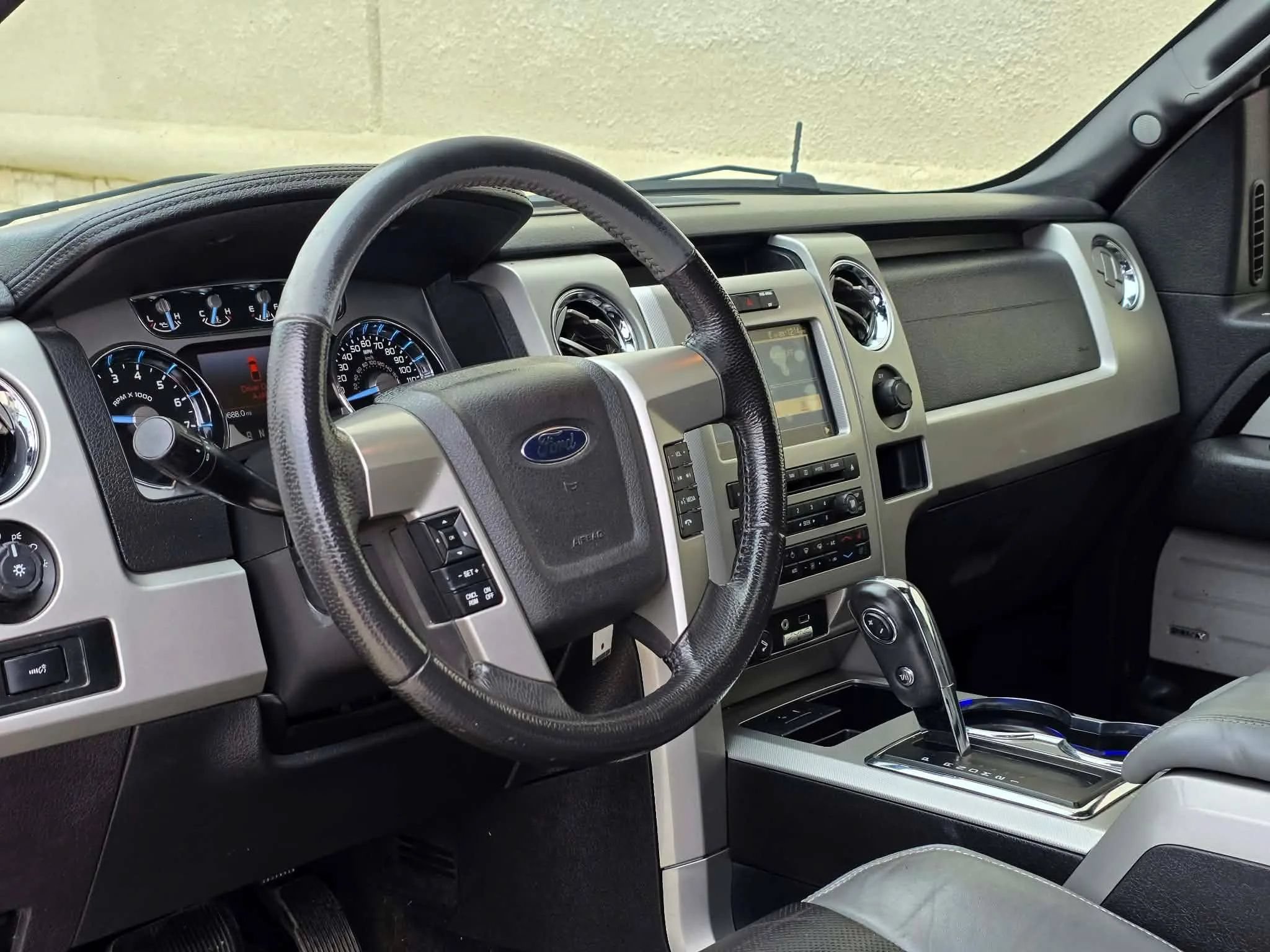 Used 2011 Ford F150 Lariat Limited RWD image 9
