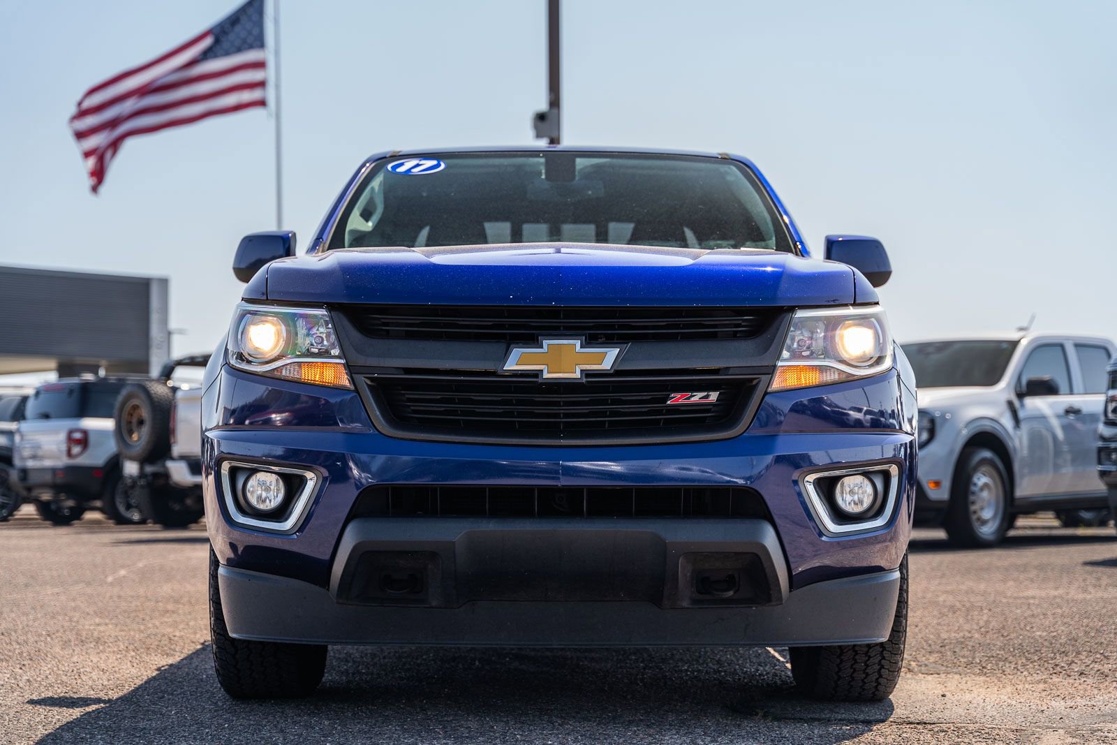 Used 2017 Chevrolet Colorado Z71 AWD/4WD image 2