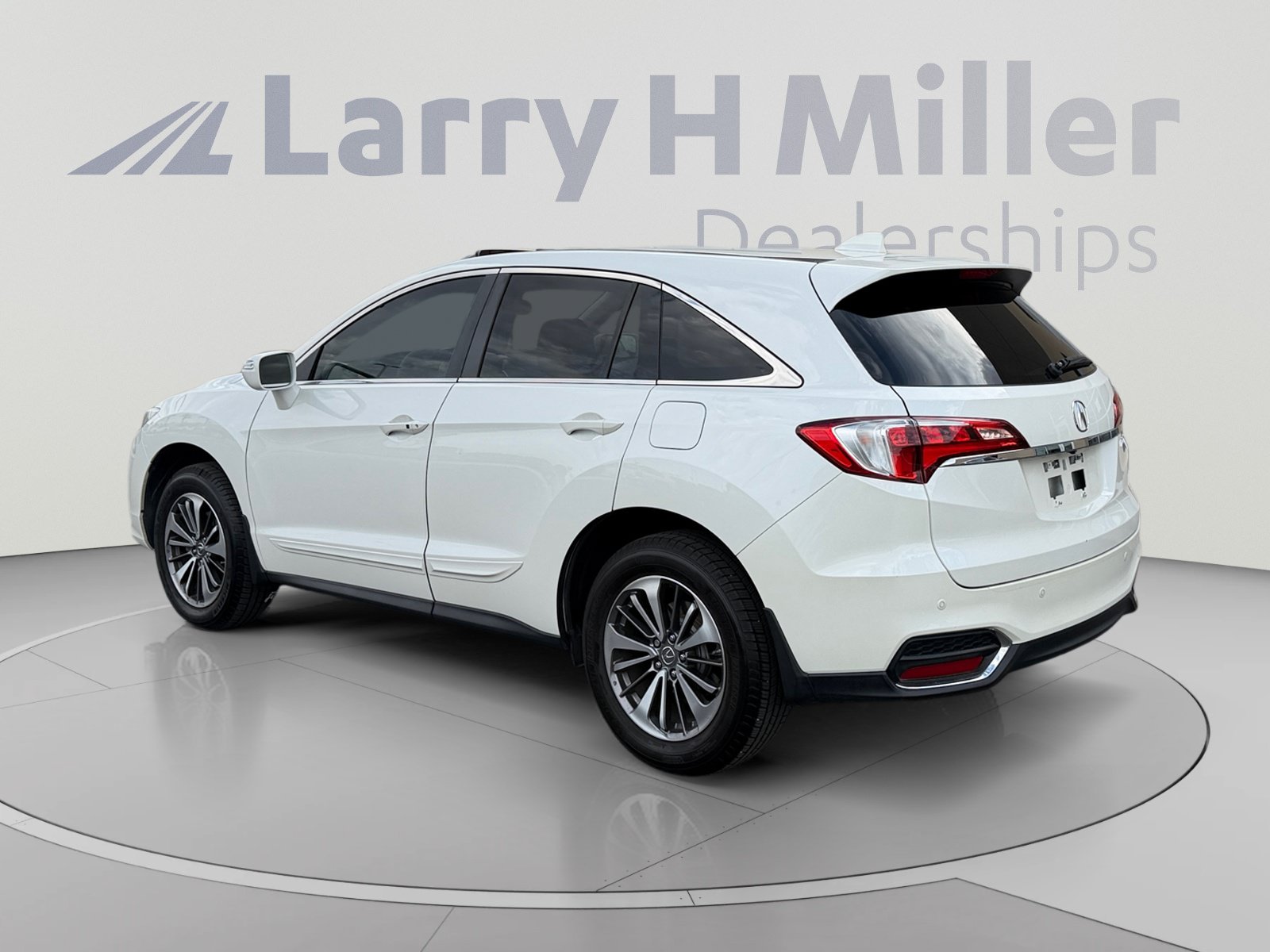 Used 2017 Acura RDX w/ Advance Package FWD image 3