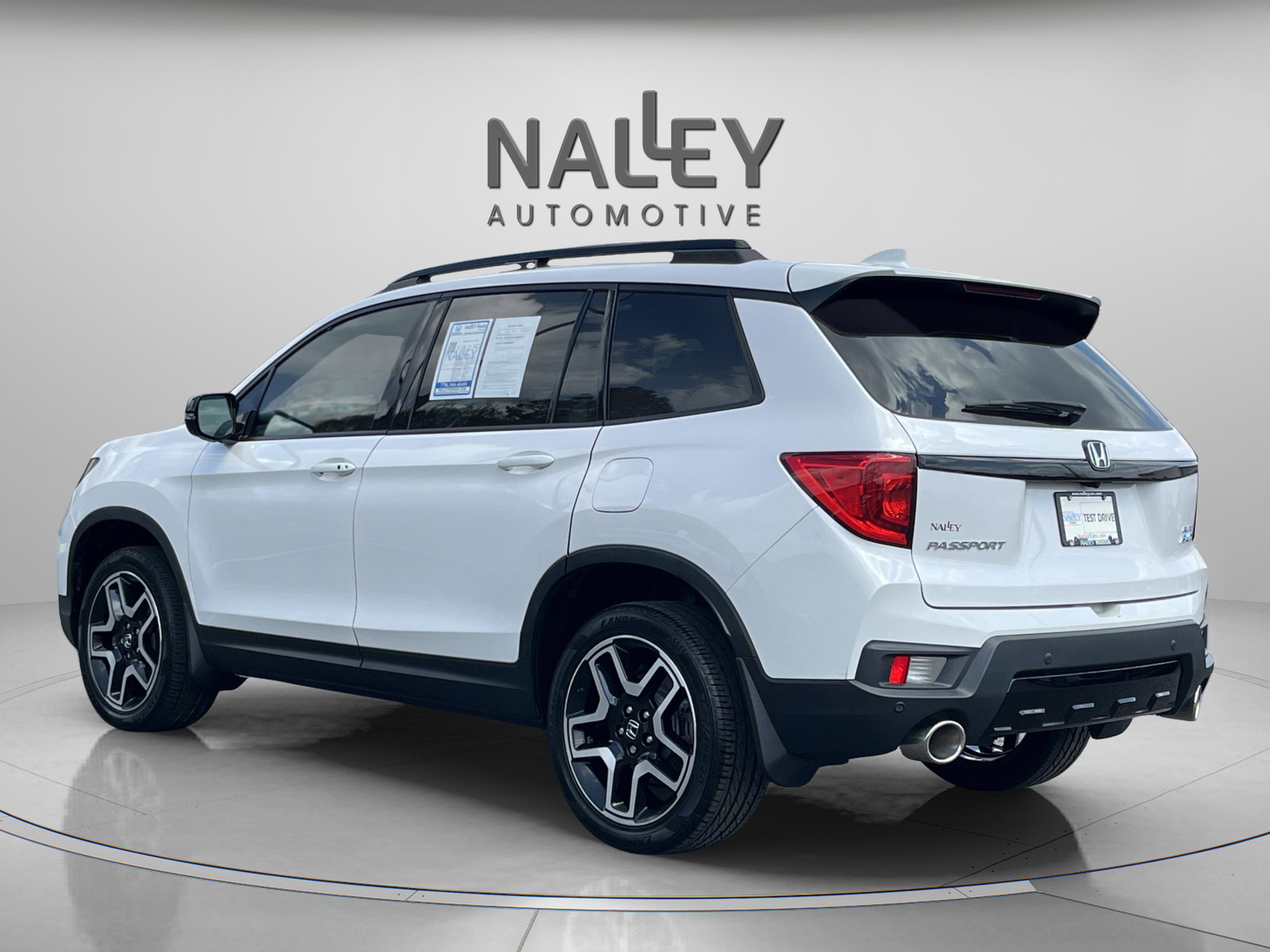 Used 2023 Honda Passport Elite image 3